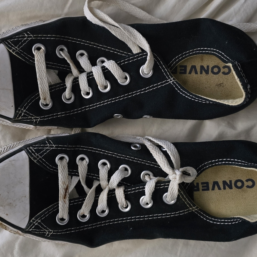 Size 7.5 black and white converse all star chuck Taylor's